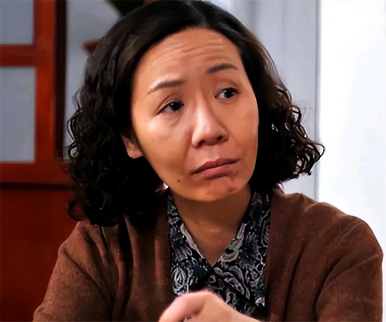 1988年，“中国最丑女演员”杨青到北影面试，监考老师对她说：“你的形象太差了，