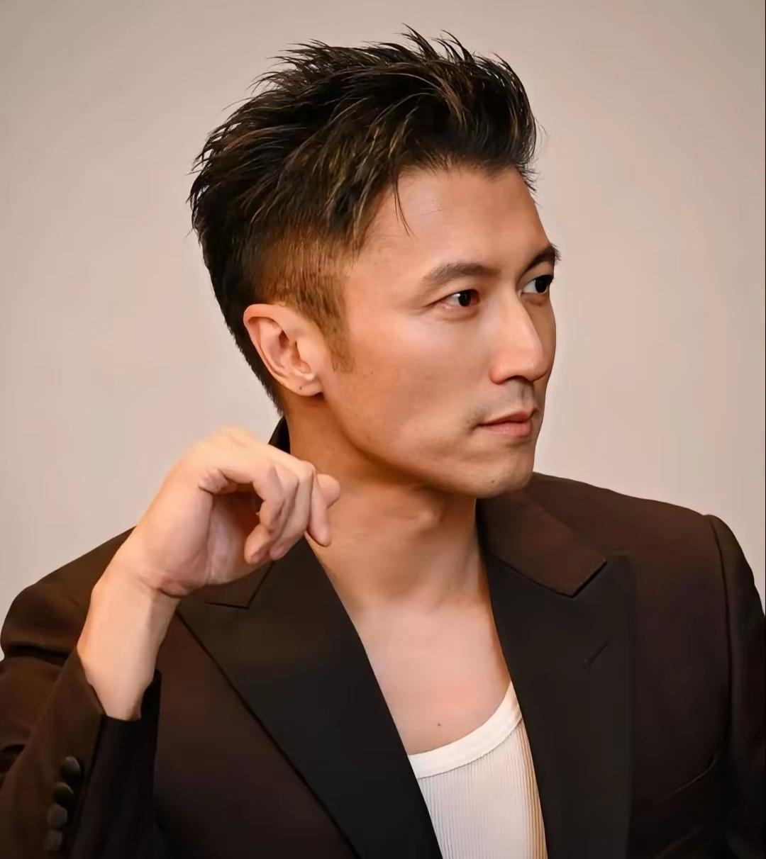 谢贤曾说:“谢霆锋有今天，都是他自己的，不是我给的。”

谢霆锋作为星二代，出道