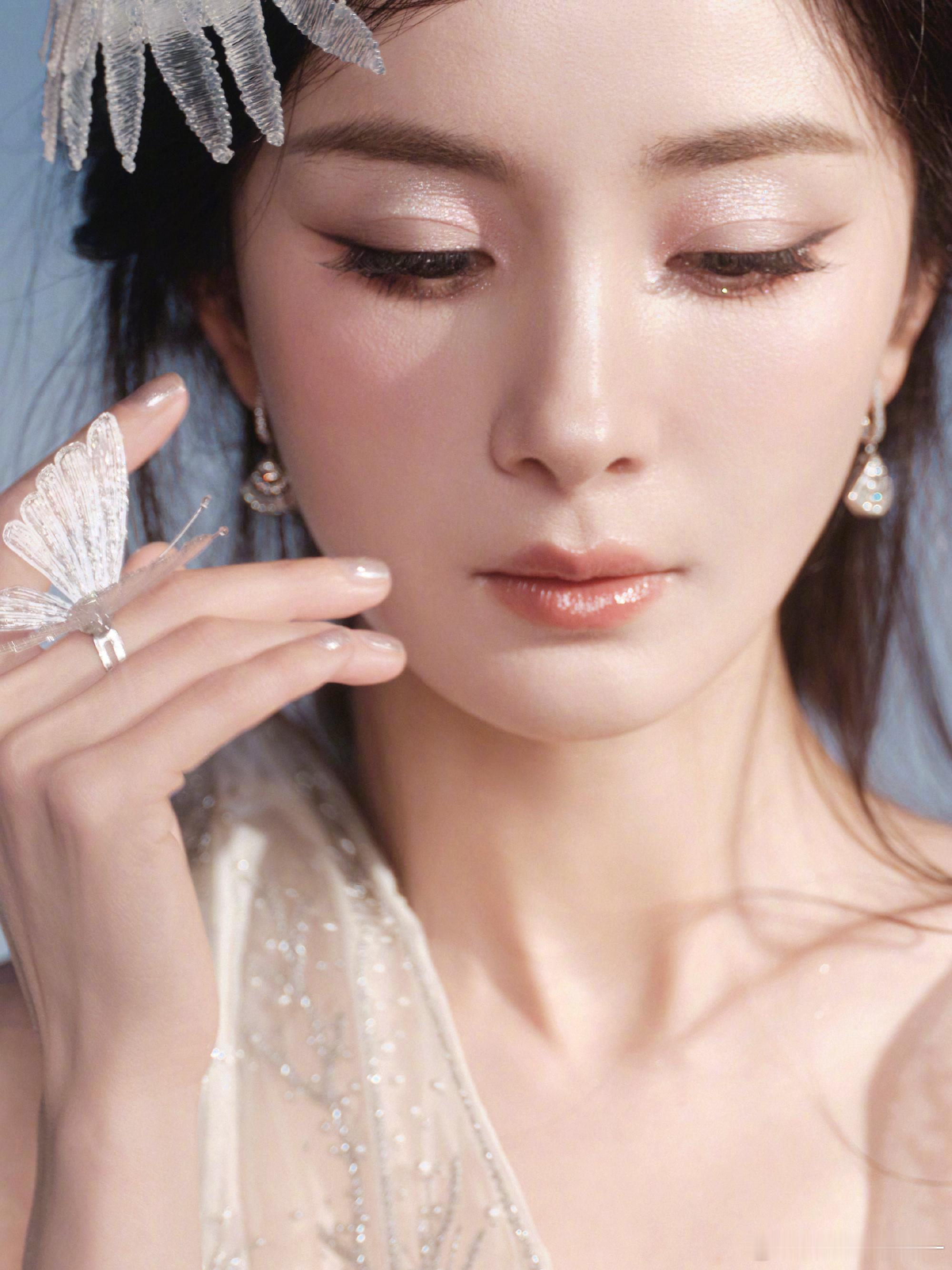 杨幂这个造型真好看，冰雪女王 ​​​