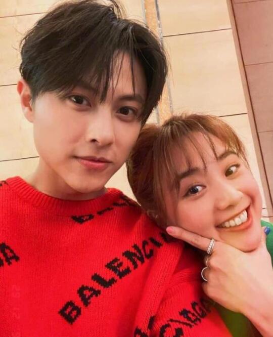 鬼鬼吴映洁未婚生女当妈，去父留女好前卫