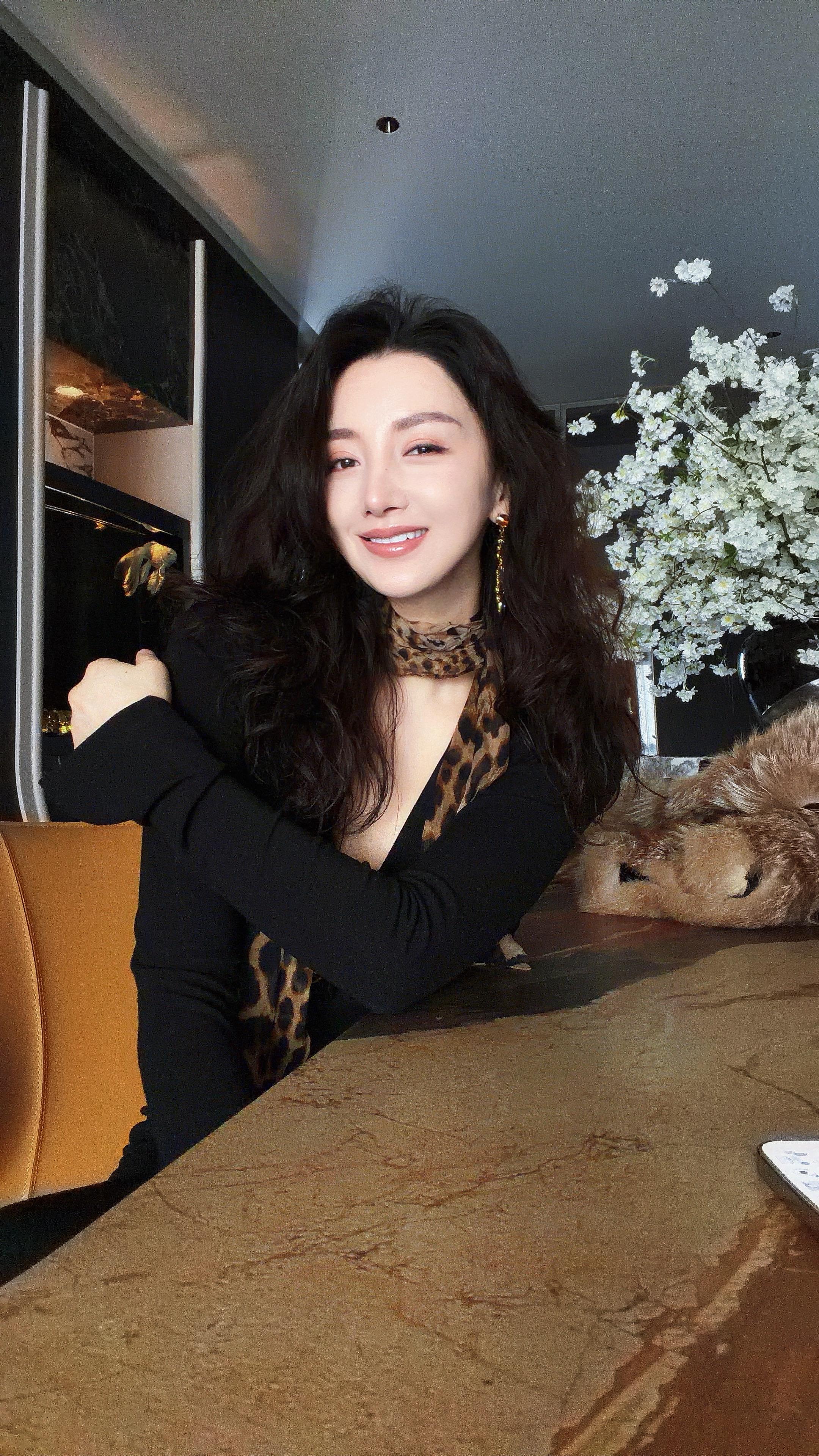 细腻的人 感受悲伤太快 感受幸福太慢