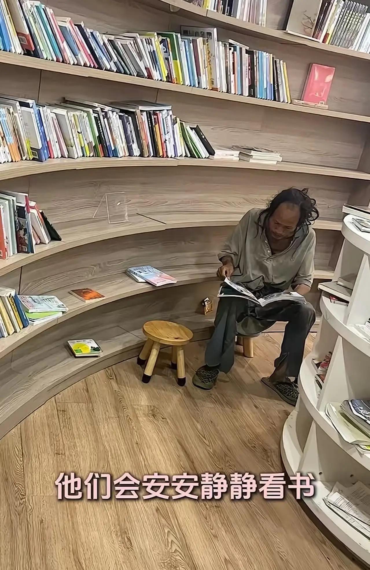 杭州图书馆的格局，打脸了多少“高贵”的人

那个投诉的读者大概没想到，自己精心维