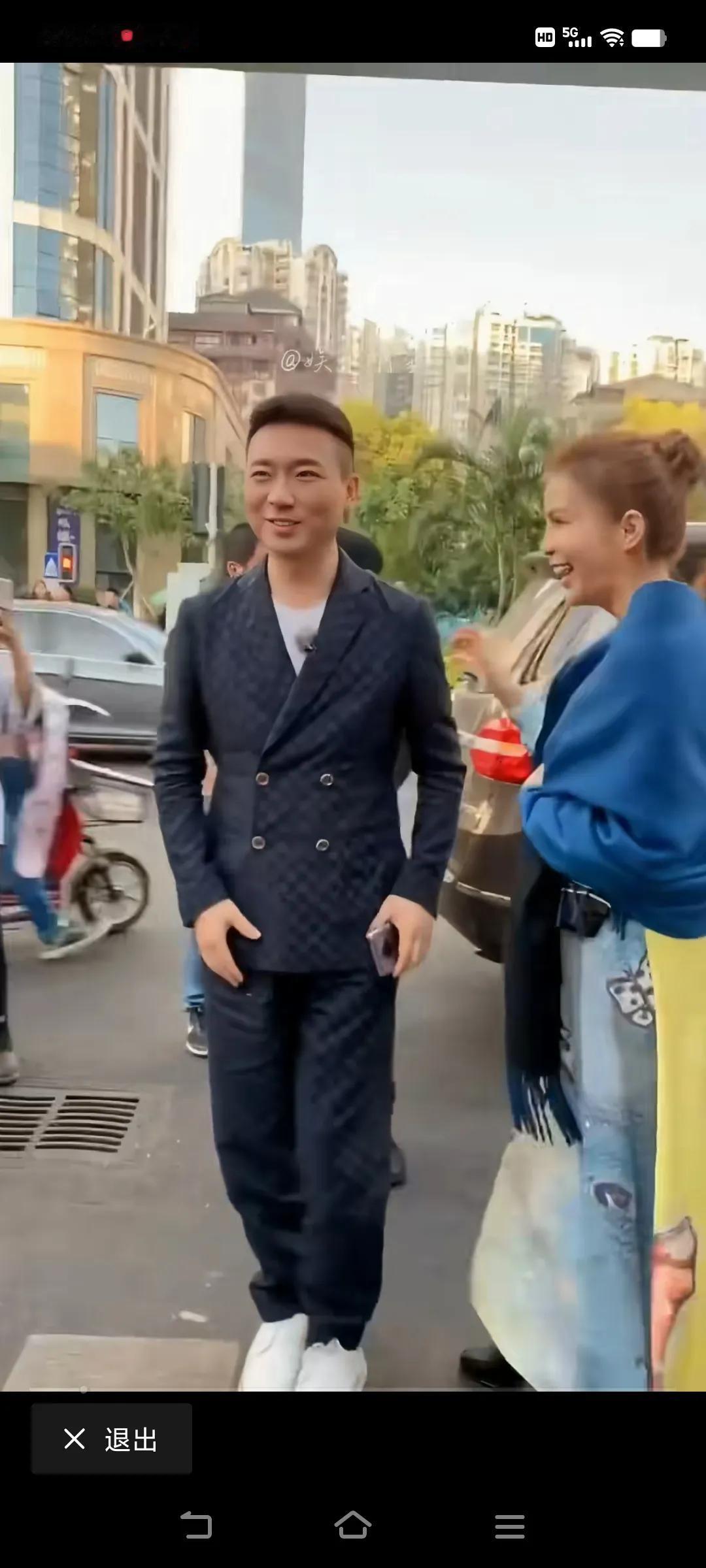 你啥时候见过接地气的央视一哥一姐们#你原来是这样的# #你绝对没看到过# #令人