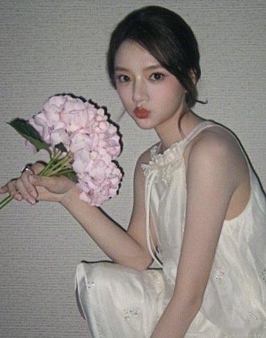 任敏最近真长成这样了吗？都快把自己p成杨紫了 ​​​