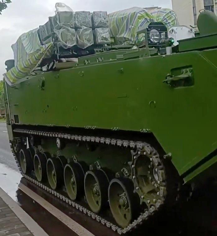 转网图，近看某型车。 