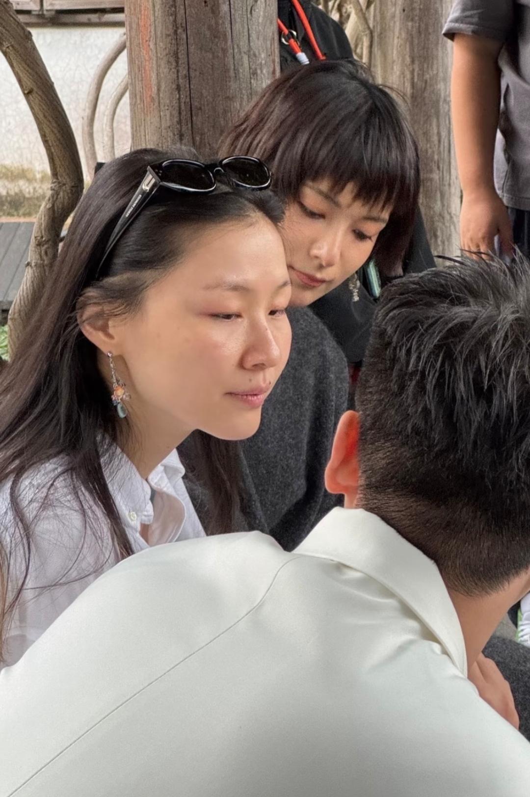最近在乌镇的女明星也太多了吧
网友又偶遇到金靖了
在女明星里面金靖素颜出镜
真的