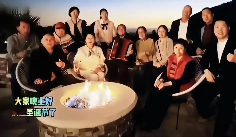 别骂姜昆了。他这趟出国唱《我和我的祖国》，机票都没花国家一分钱。
 
是“中华曲