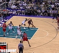 1998年总决赛，乔丹靠着这种无解背身单打，生凿得分！