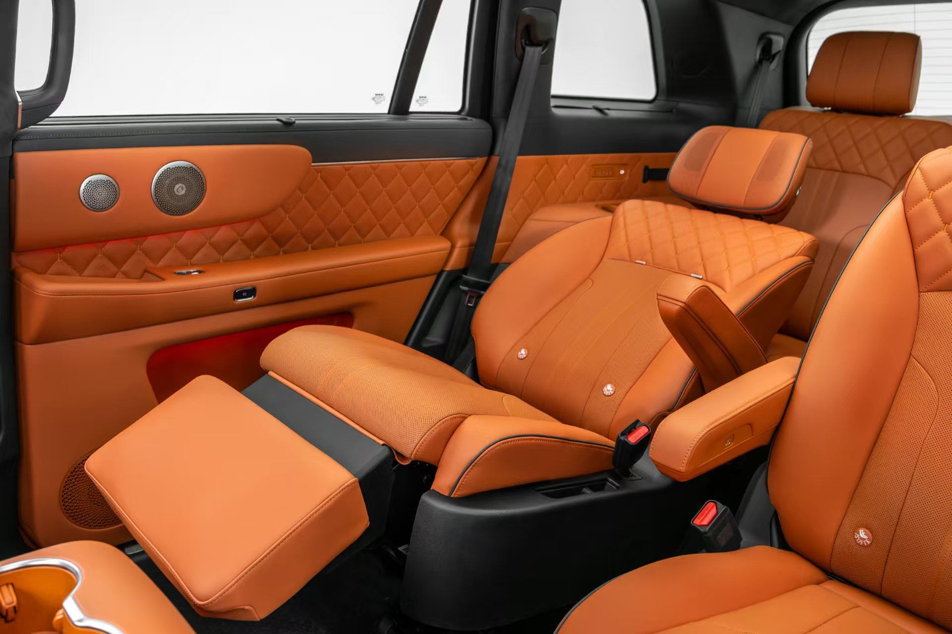 作为长城集团的旗舰级9系SUV，魏牌V9X这两天可太火了，实车我已经帮你们看过了