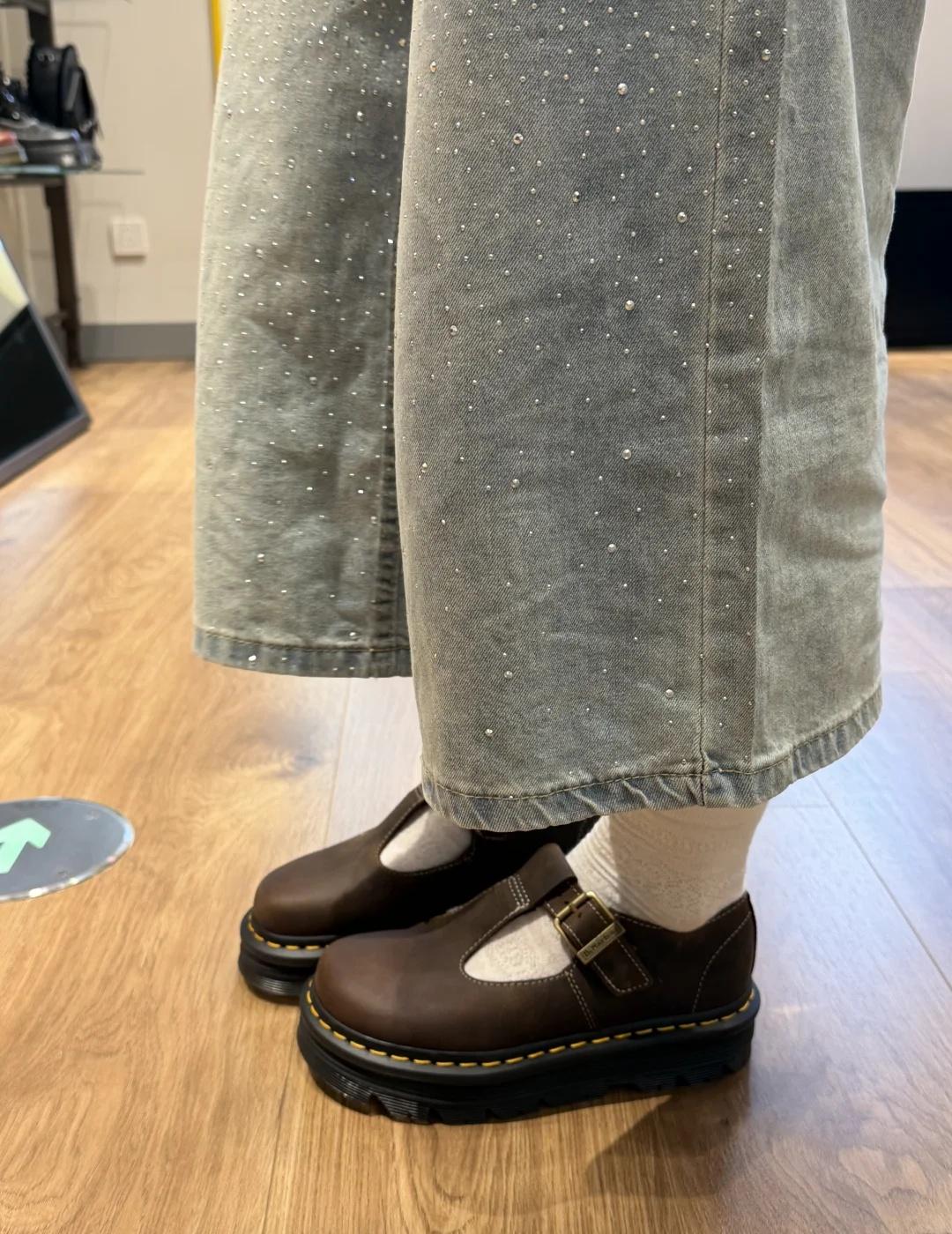 新款厚底玛丽珍穿上好乖 🥳
怎么会有这么乖的鞋呀～谁穿谁好看🥰
关键是真的超