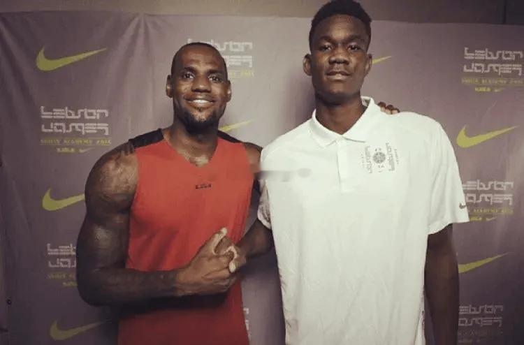 11月19日讯 今日NBA常规赛，湖人140-125战胜爵士。本场比赛，艾顿出战