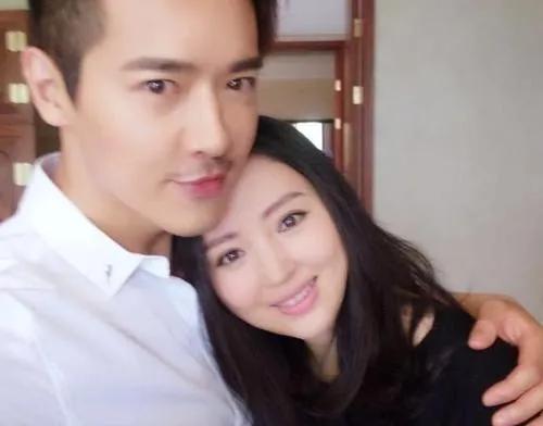 董璇这些年也不容易，前夫高云翔的错跑前跑后顶着压力还带着孩子，想象一下本来幸福的