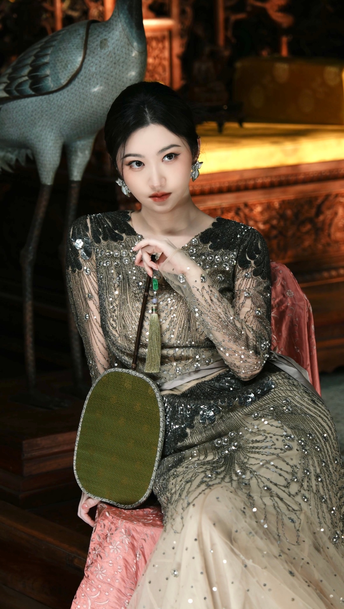 景甜红墙古刹大片 见过女王吗？这张脸简直神迹来的