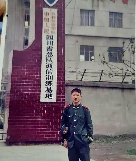 2006年，3名壮汉挟持一名18岁女学生。途中，女学生求助同车的武警战士。谁知，