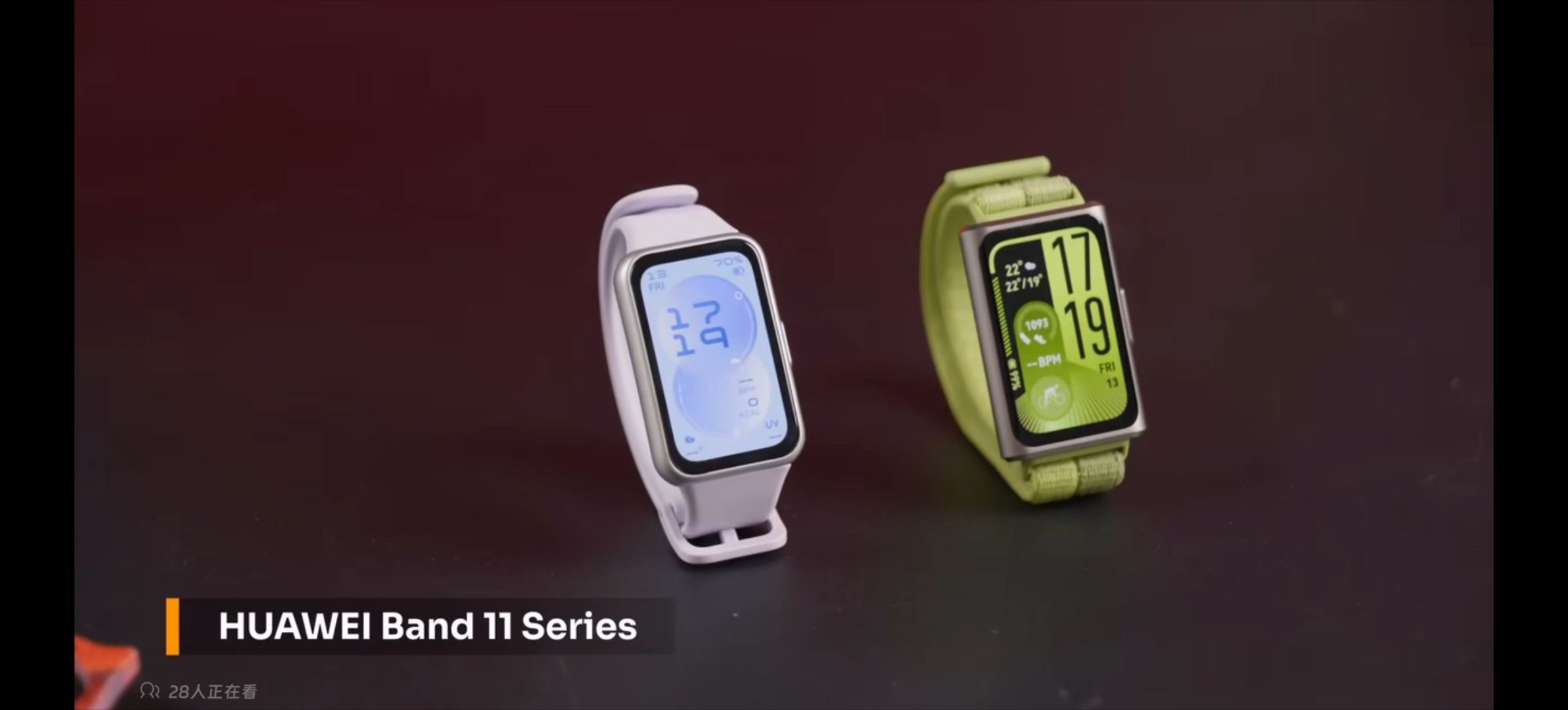 左华为手环11，右11 Pro，总觉得外观有点怪怪的，买Pro感觉不如上Fit。