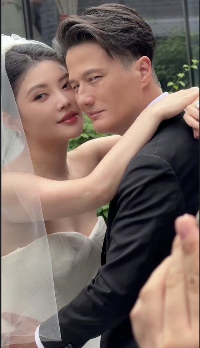 徐冬冬丢完婚戒丢手链 活动前发现婚戒不见，回老家又把手链弄丢，迷糊属性拉满，自嘲