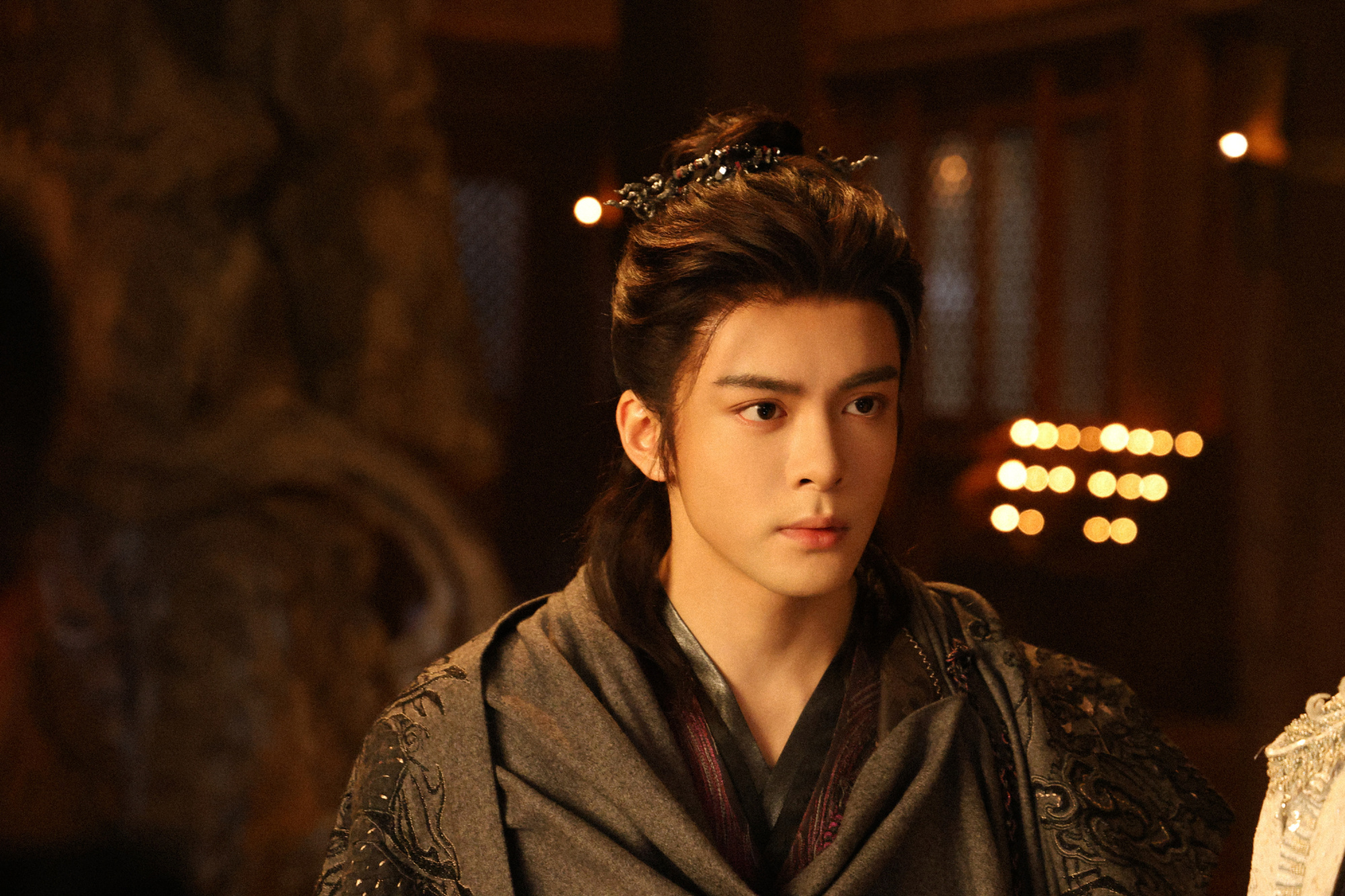 曾舜晞月鳞绮纪收官文曾舜晞发文告别月鳞绮纪 以角色拾光，与自我相逢。曾舜晞用心读