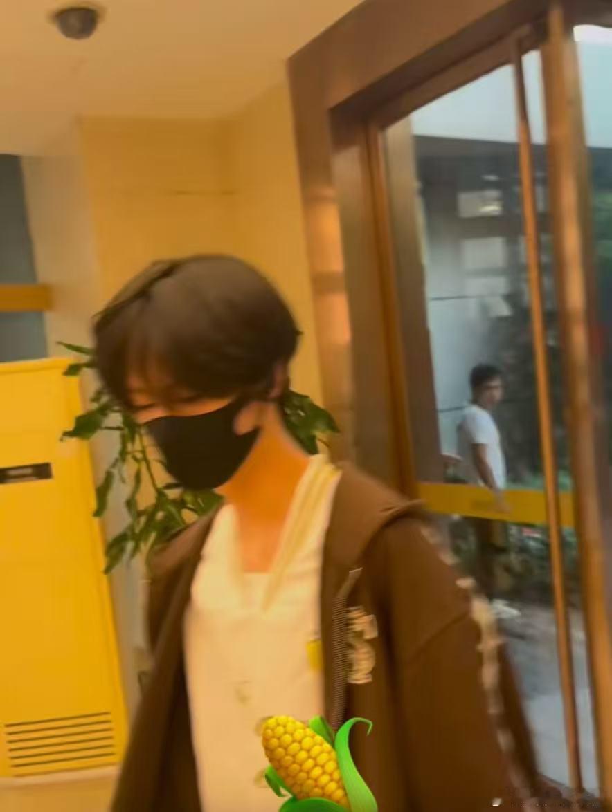 李煜东开学路透李煜东初二开学了李煜东初二开学了李煜东归来仍才初二 ​​​
