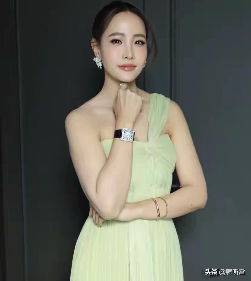 美女加持火力全开？泰国新总理阿努廷真是情场高手，他三下五除二就把泰国某街角咖啡店