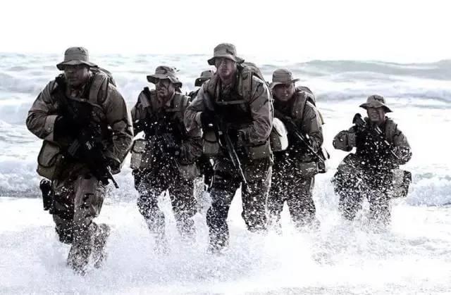 日本驱逐舰升级后可发射美国战斧巡航导弹！
日本海上自卫队“鸟海”号驱逐舰最近在美