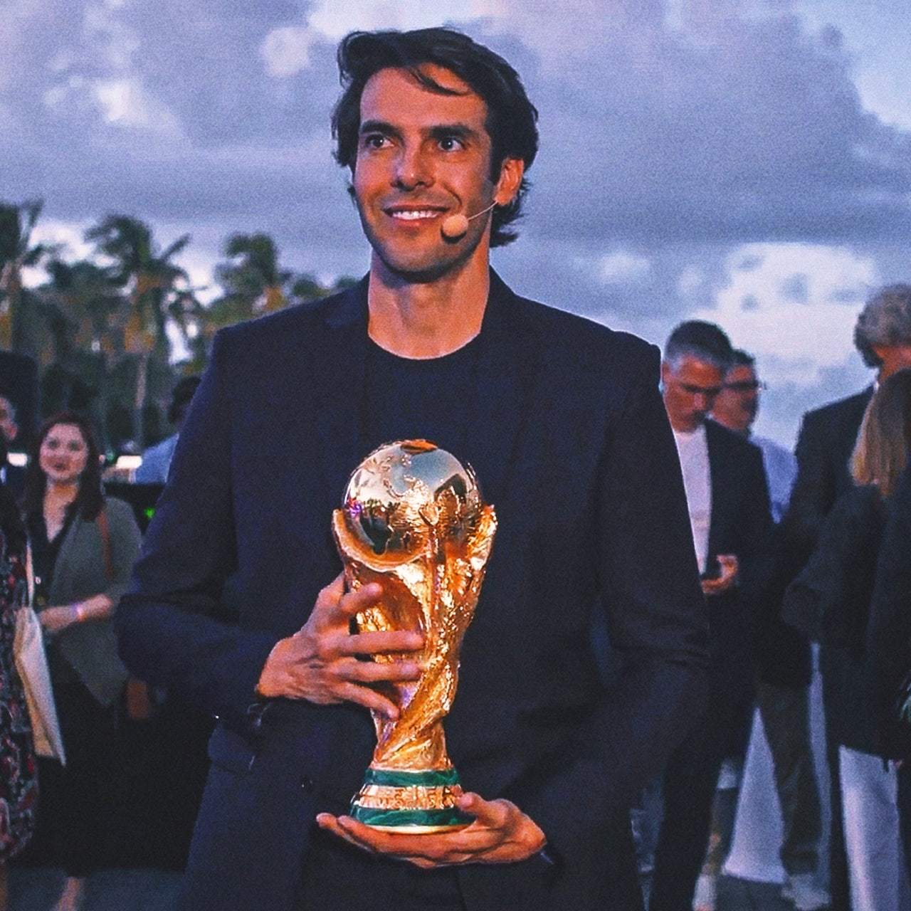 【米体】 🔴⚫️ 卡卡：“米兰，相信自己！你们可以击败国际米兰！我会重返米兰吗