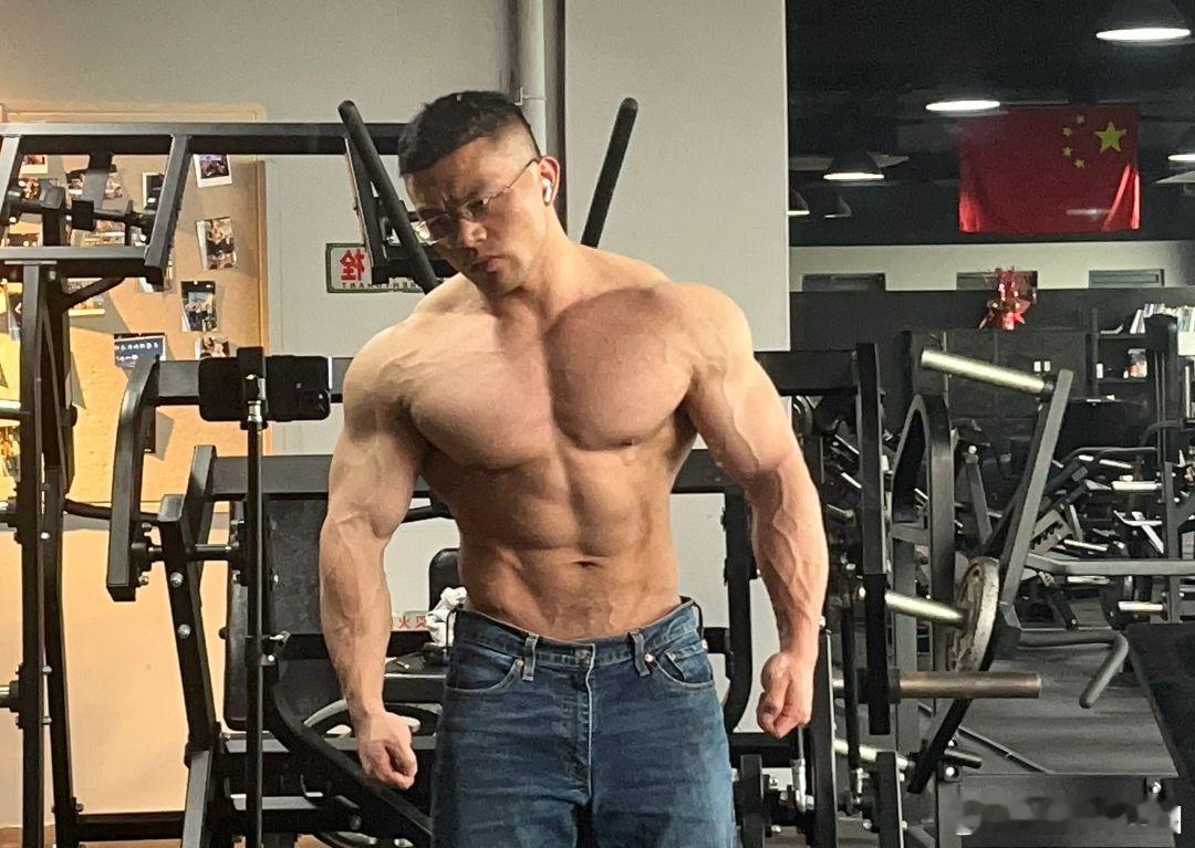 健身全民运动flag大会肌肉男神软软运动就是坚持 这个肌肉男是谁 