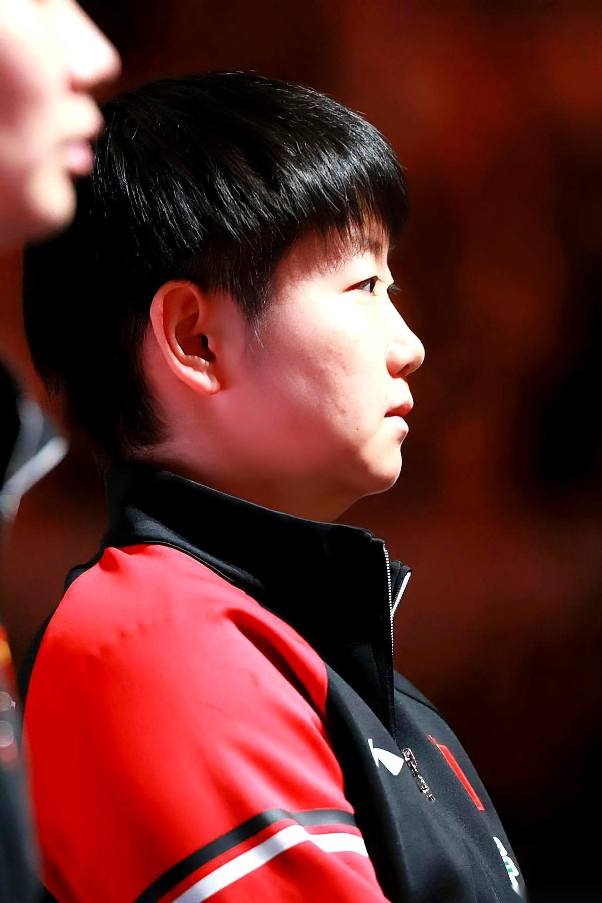 一看这排兵布阵，我就笑了。
德国队估计也懵了。
好家伙，直接把“宇宙第一混双”莎