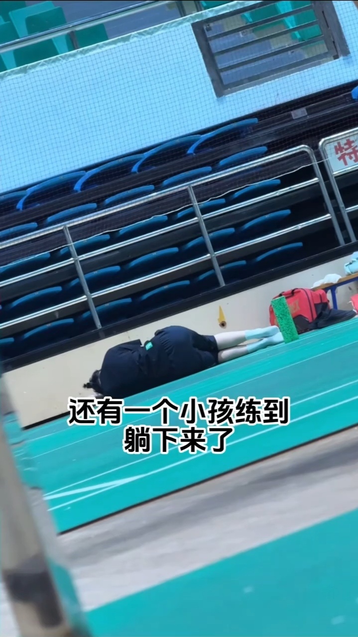 姐姐眼里的妹妹都素介么可爱 ​​​