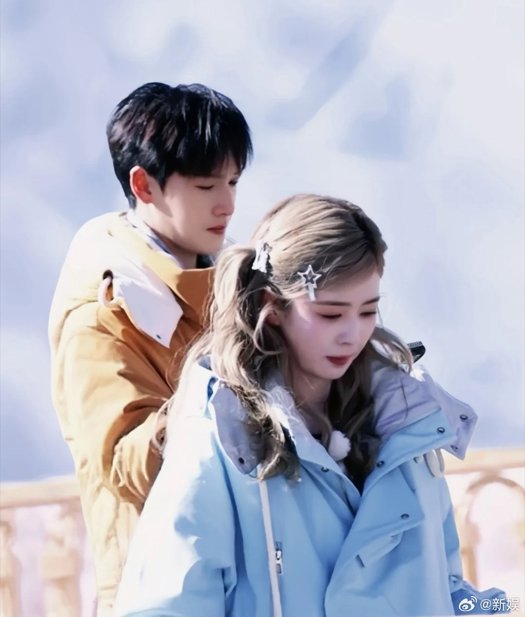 白鹿给李昀锐双平台都包了1000场跑男组的友谊99！白鹿人美心善，给李昀锐新剧《