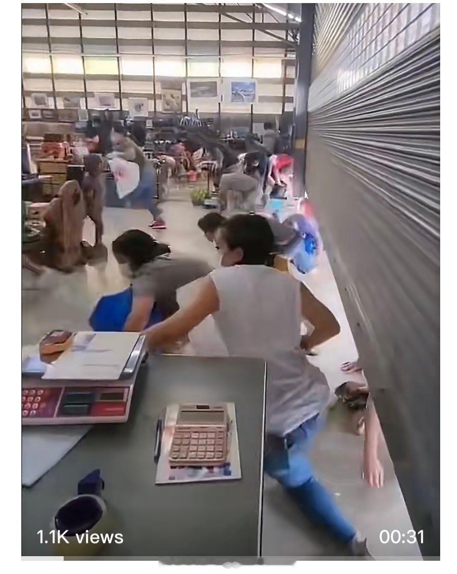 丧尸出街日本超市大抢购