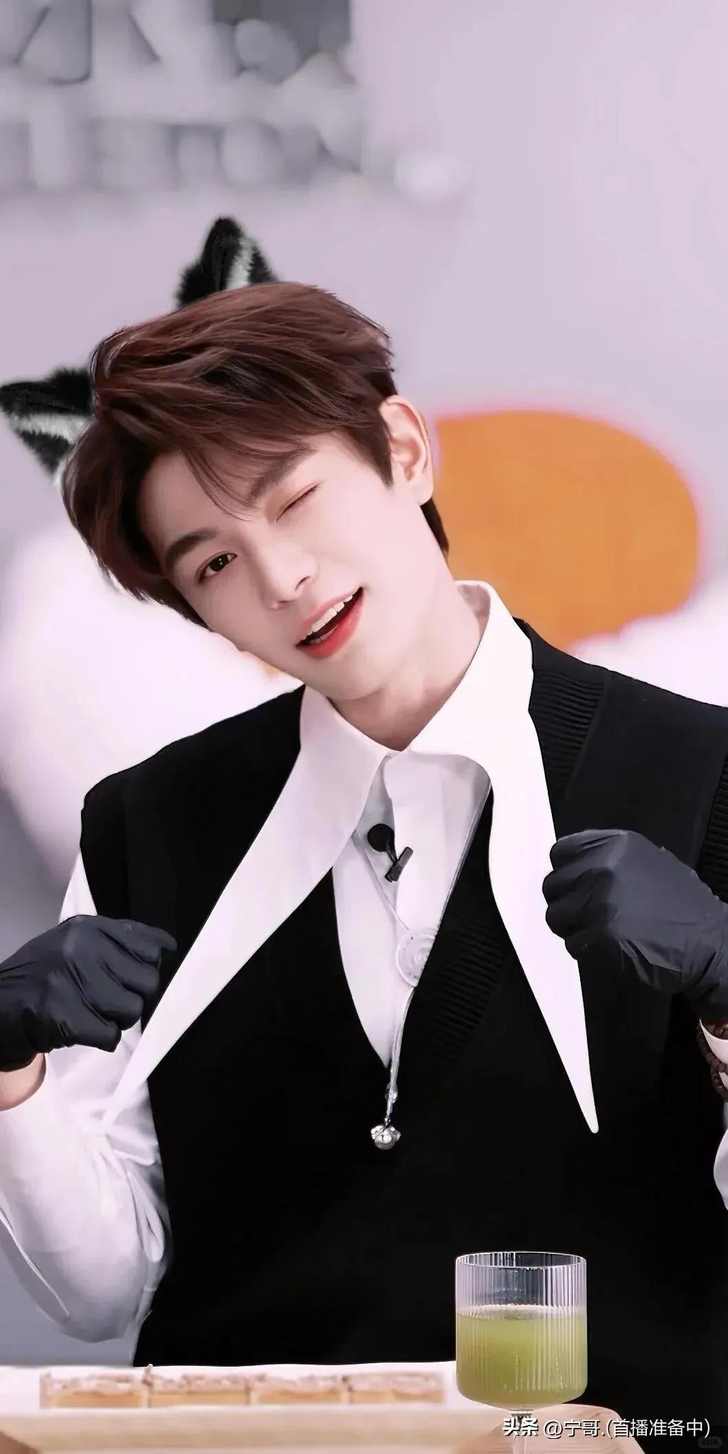 娱乐圈“大揭秘”：明星怪癖、情史狗血与事业沉浮

娱乐圈的八卦，永远比剧本还精彩