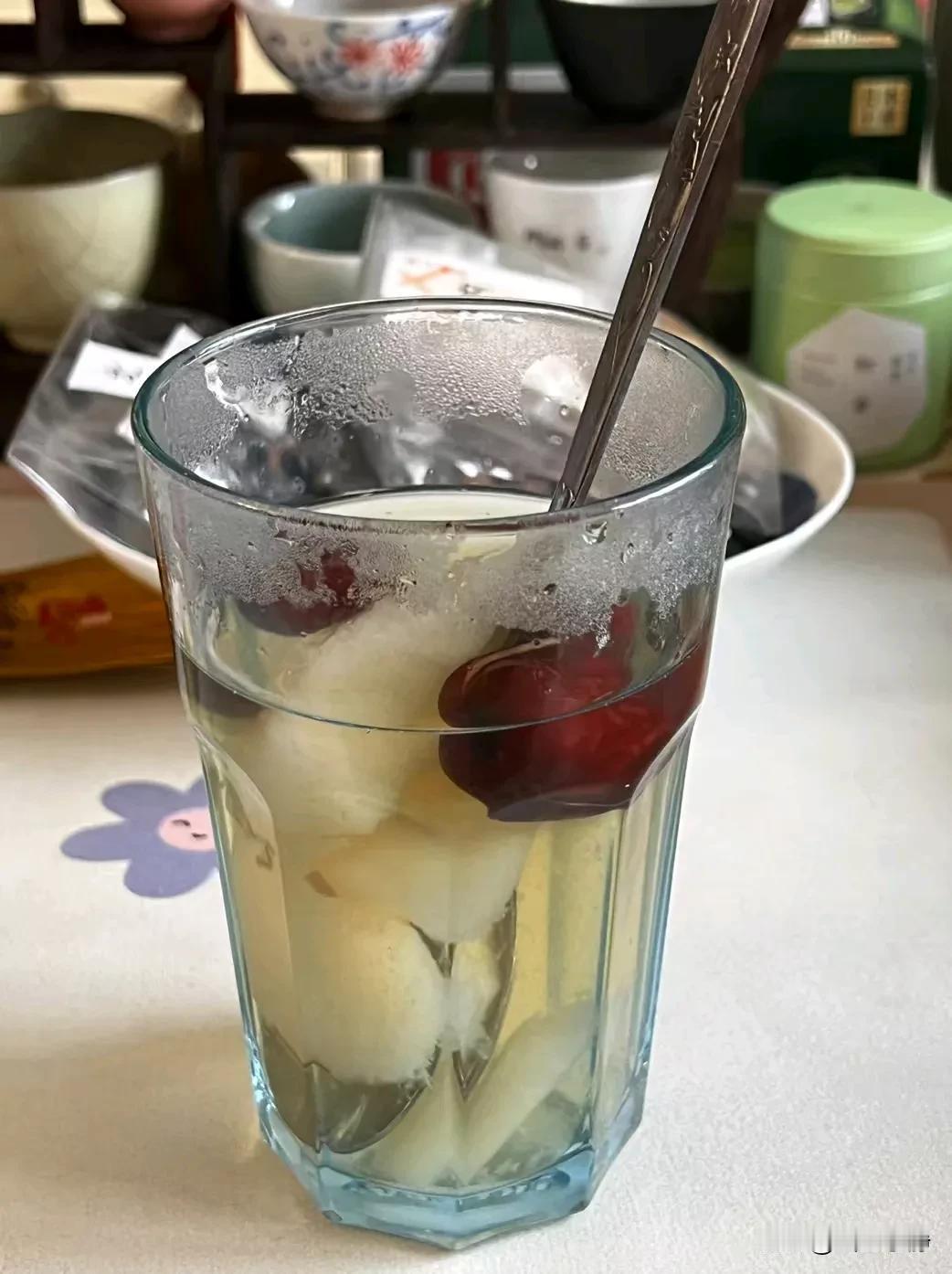 你的形象就是筹码！
形象一定要走在能力前面，不然，你的能力很容易被低估。先敬罗衣