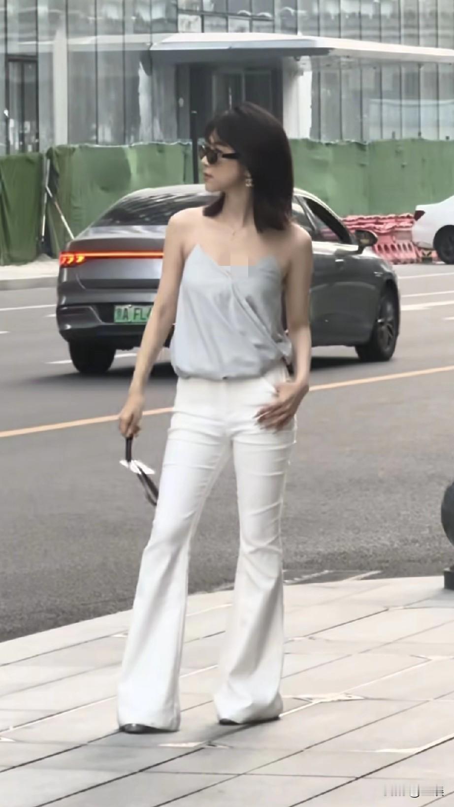 kit白色牛仔裤
