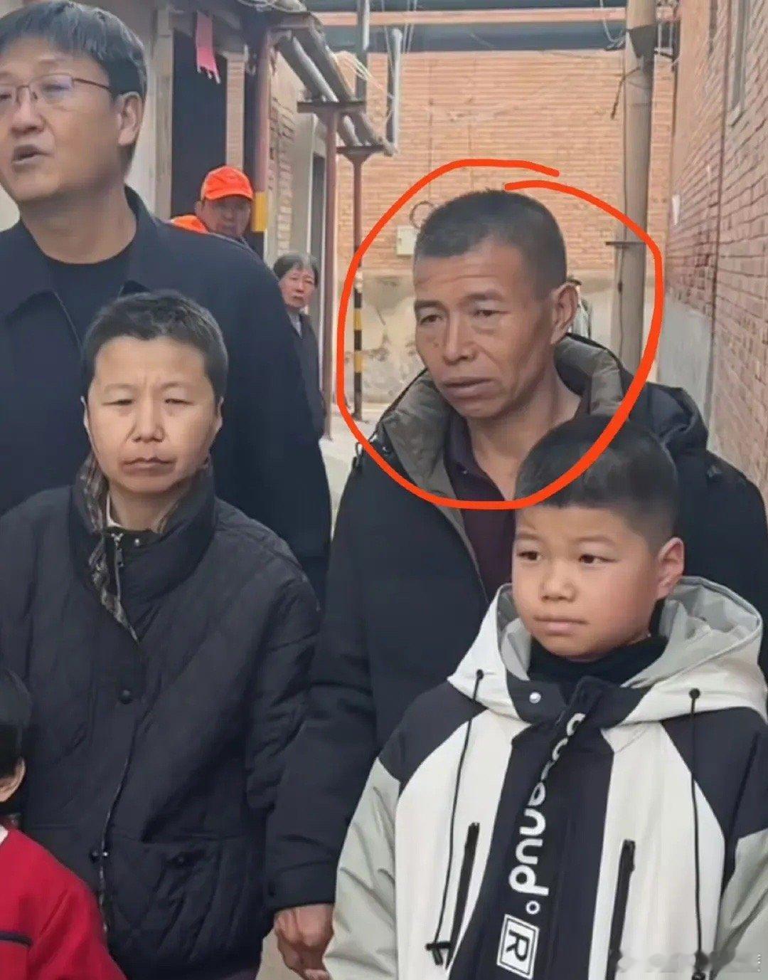 走失女硕士嫂子发声  被拐女硕士写的第一个字就是跑，走失13年儿子都12岁了。失