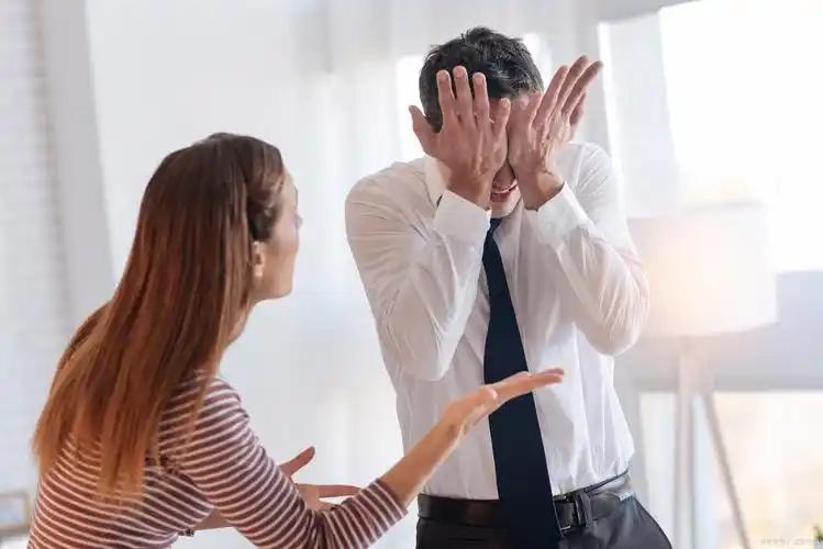 为什么在一个环境中，你一眼就被认出是最好欺负的？

记住一点就好，在社交场中，真