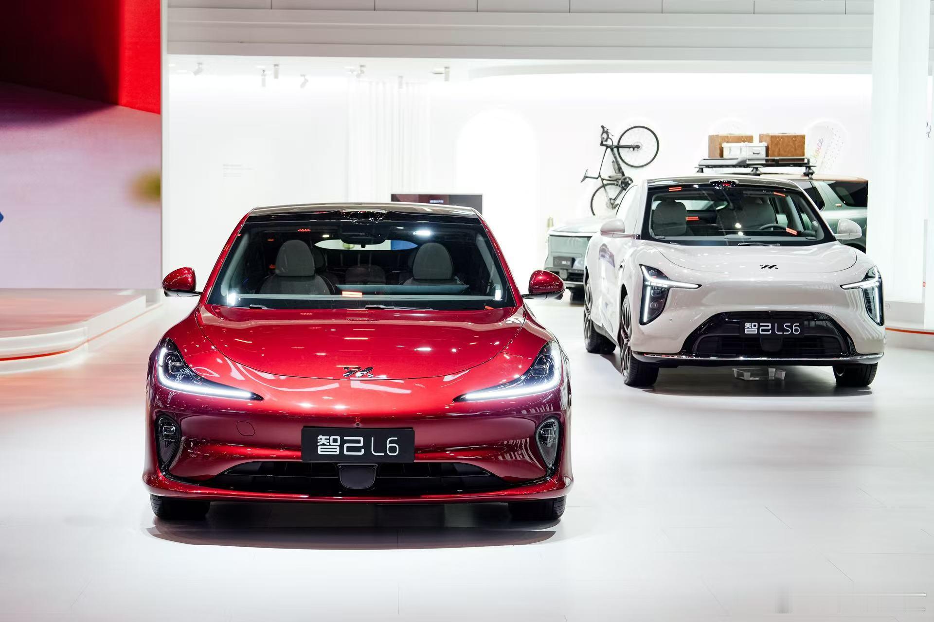 ✅北京车展智己展台智己LS8这把是真的香！起步即满配，25万级别直接把百万级配置