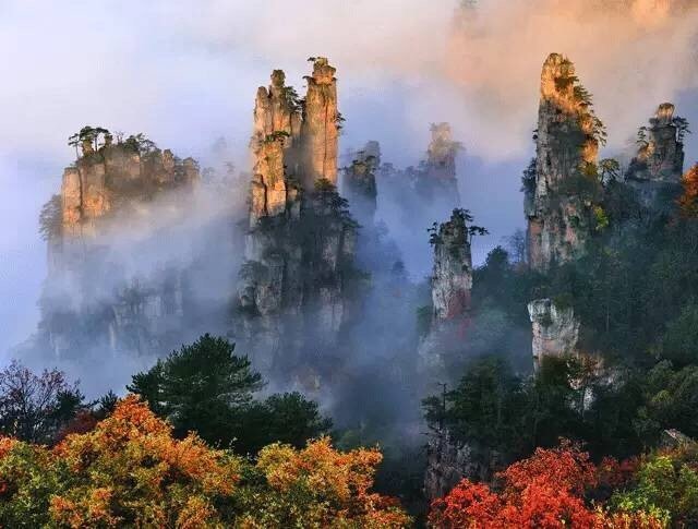 湖南 · 张家界的秋季     张家界的秋季是喜悦、是温暖、是舒适、是收获。碧空