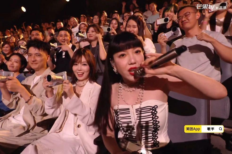 吴莫愁秒了吴莫愁可以补位 吴莫愁那几句的完成度，比场上某些常驻还稳。音色有辨识度