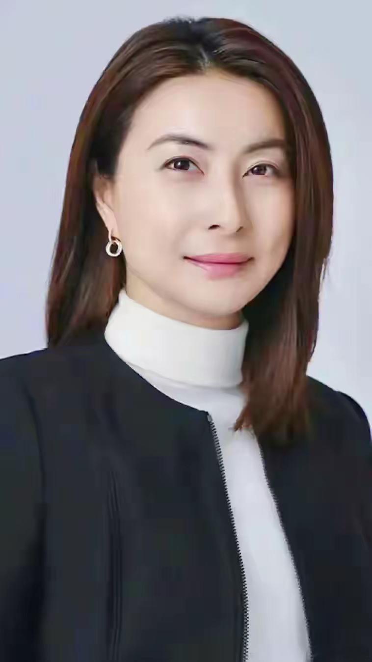 关于全红婵因伤退赛，体重增加，能否再回巅峰的问题，“跳水女皇”郭晶晶最近说道：全