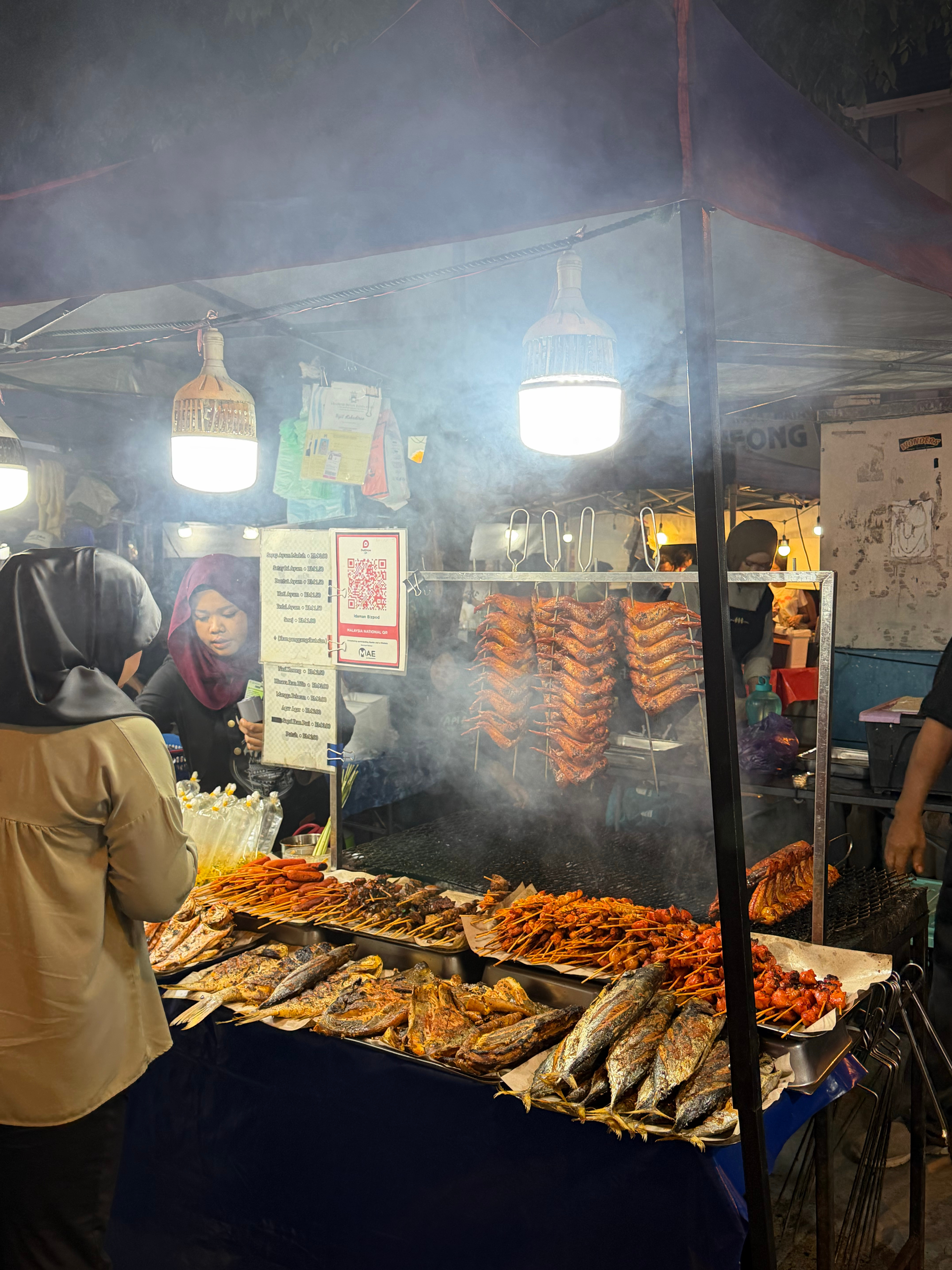 家人们谁懂，亚庇加雅街居然周五六日有集市，刚好就在酒店楼下，买完回酒店爽吃…啊啊