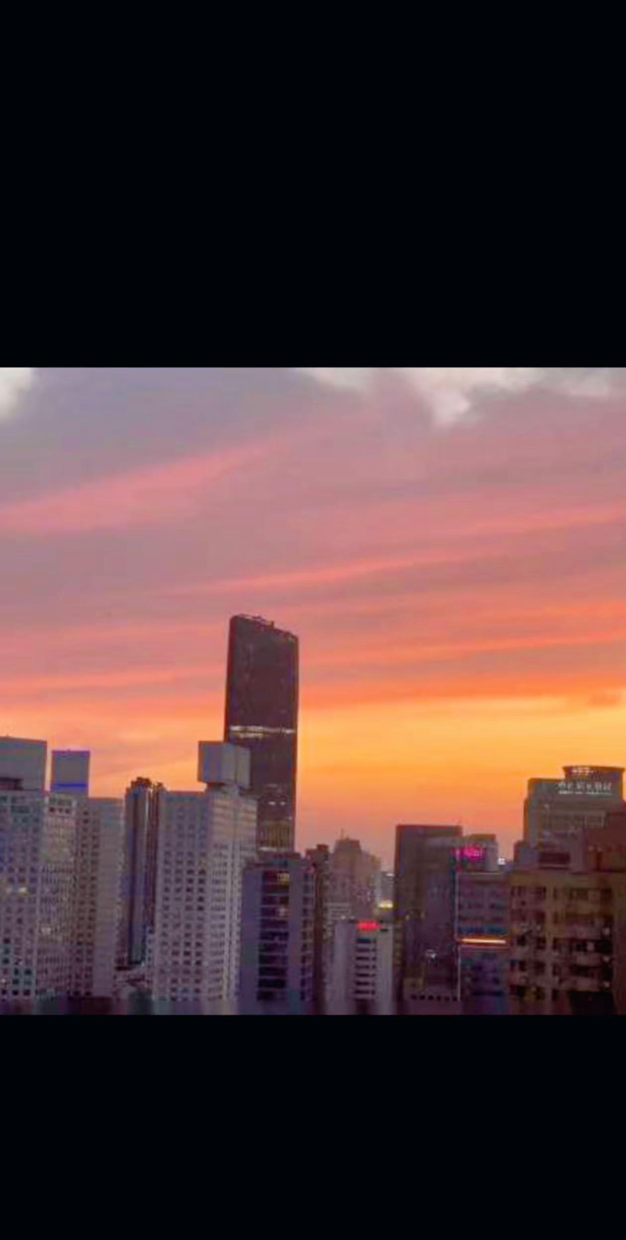 天总是将黑不黑时最美 人总是不远不近时珍贵