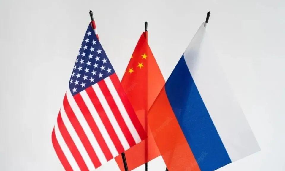 菲律宾众议长罗穆亚尔德斯这次彻底翻车了！
被曝在2025年国家预算里偷偷加了24