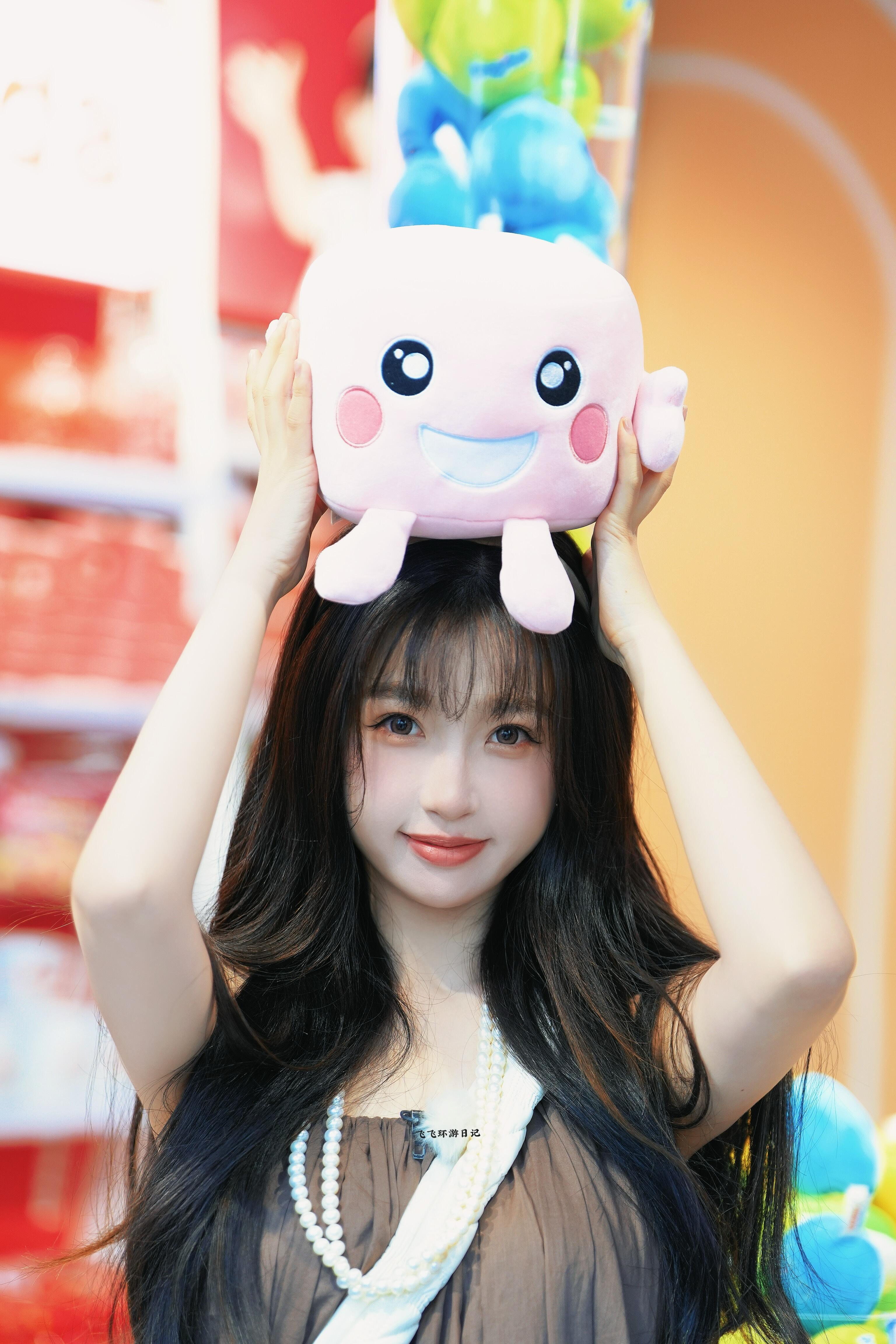 这不是女鹅是什么？！这不是女鹅是什么？！这不是女鹅是什么？！[抓狂]一整个要被萌