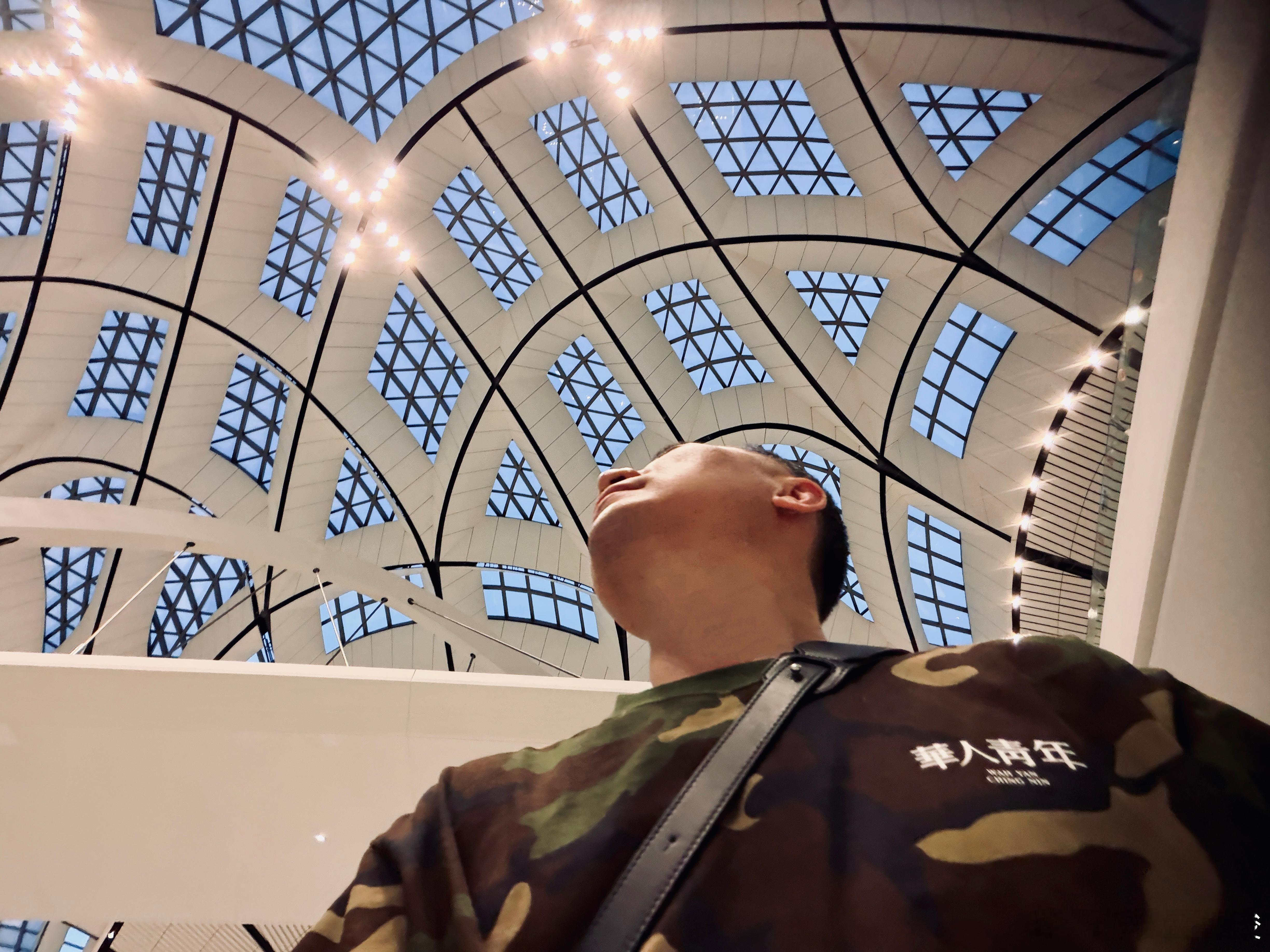 自洽，是与生活温柔和解，与自己从容相待。好梦~~~ 