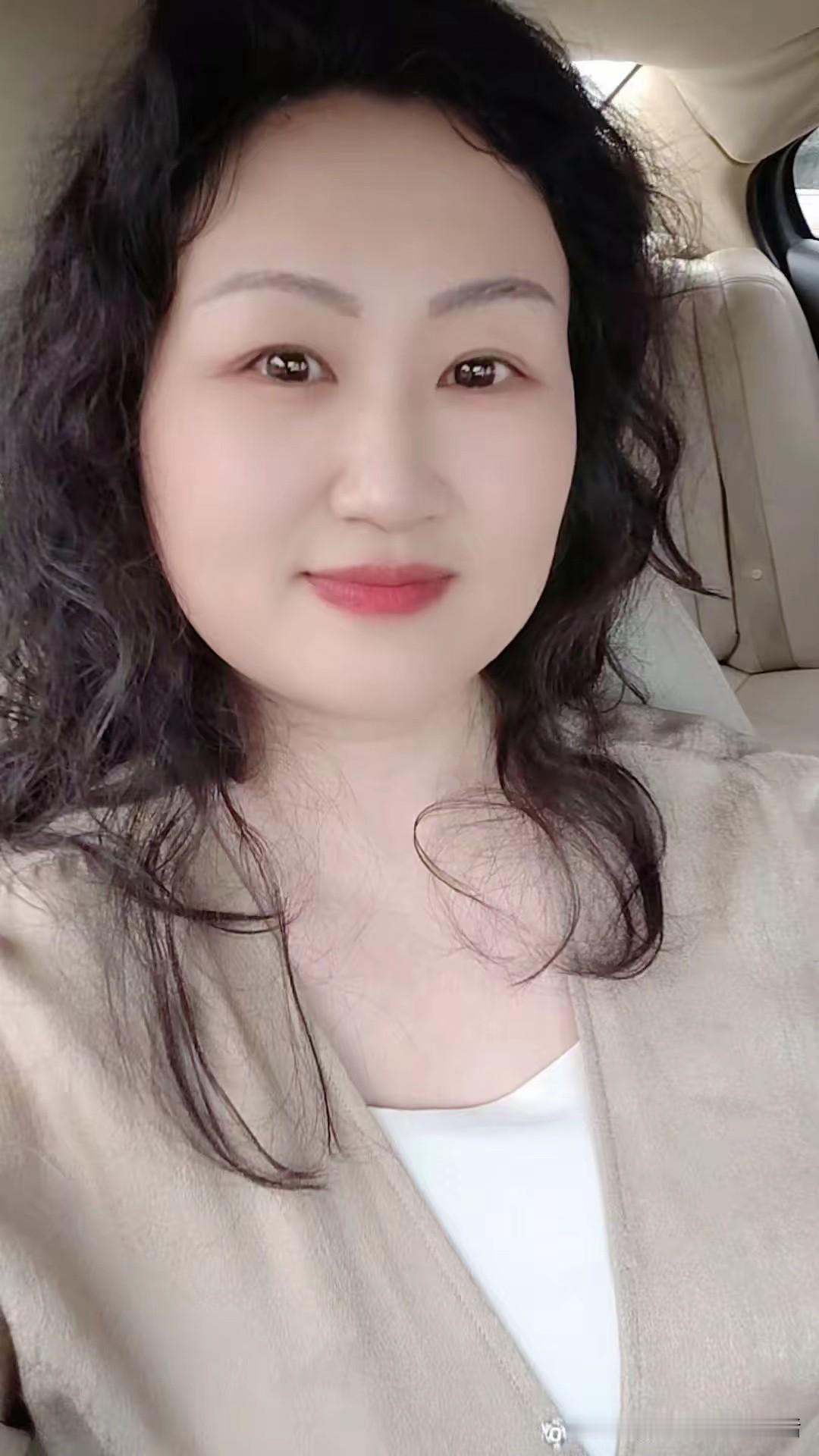 女人要自私一点
首先要把自己放在第一位
老公孩子都是附属品
必须靠后
只有自己过