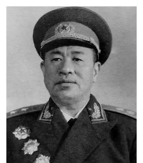 1949至1950年，140师参谋长黎原因为打仗太厉害，资历却不够
一个团长能不