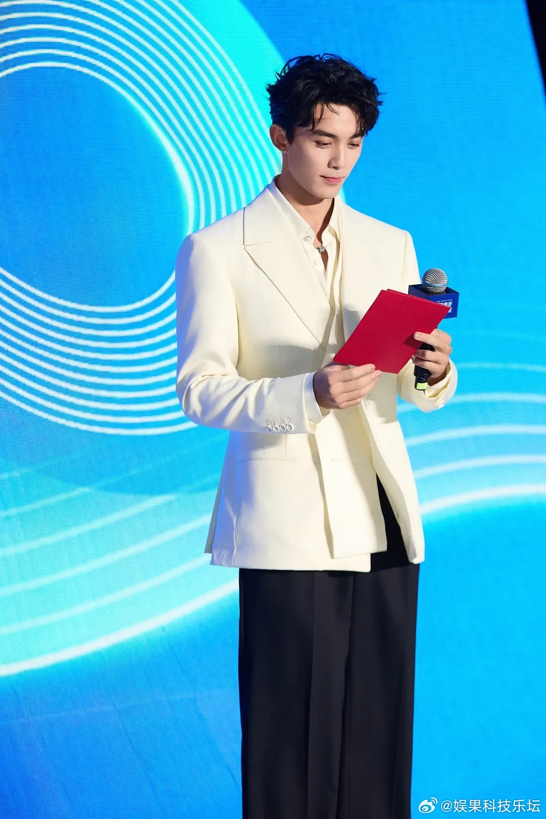 下一个巅峰男主吴磊 