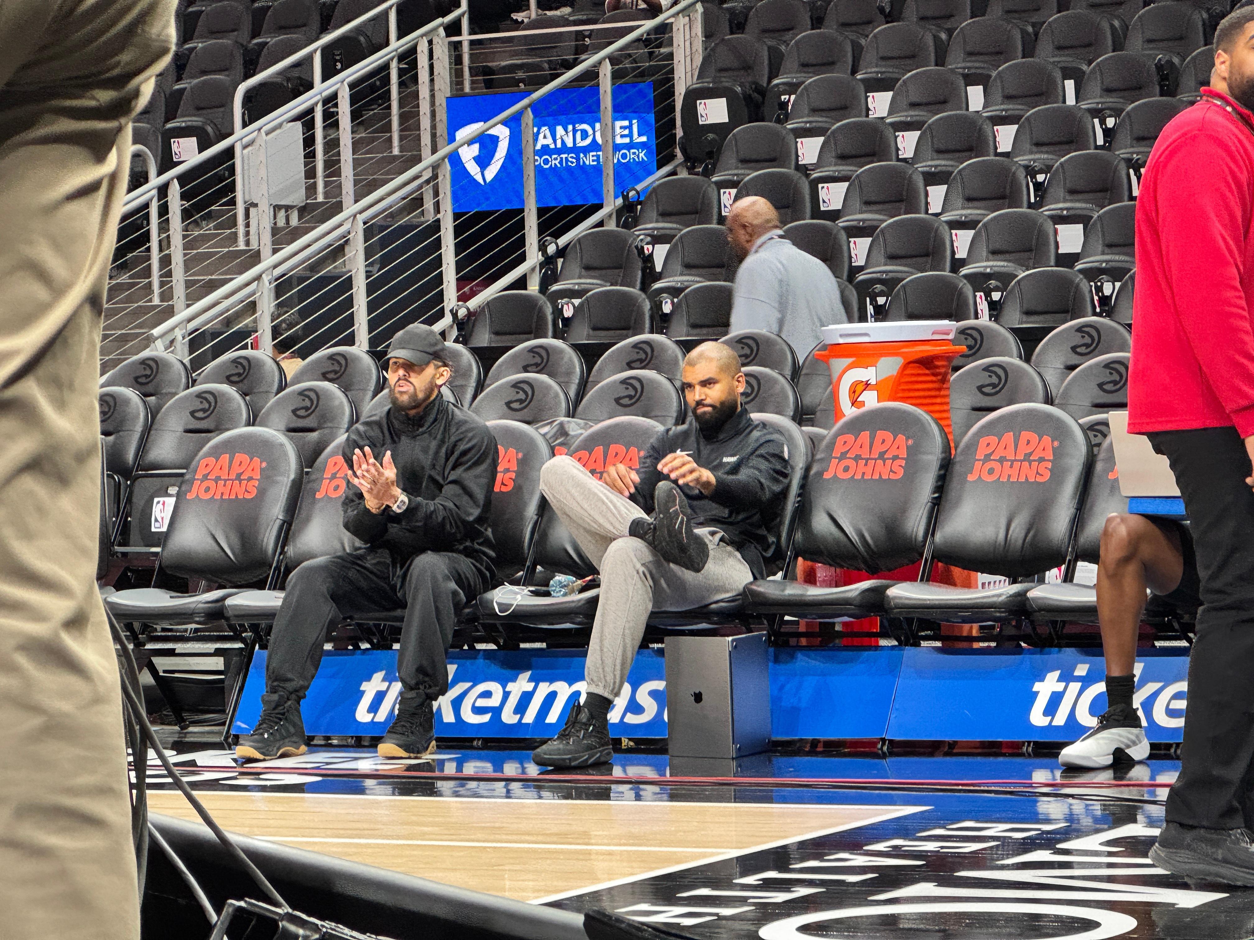 前方报道今天赛前杨也是起来做了些投篮热身，希望早日复出！ // 