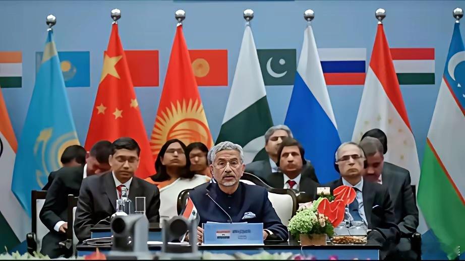 印度媒体:建议印度退出上合组织。印度媒体最近发表了一篇文章，建议印度政府退出上合