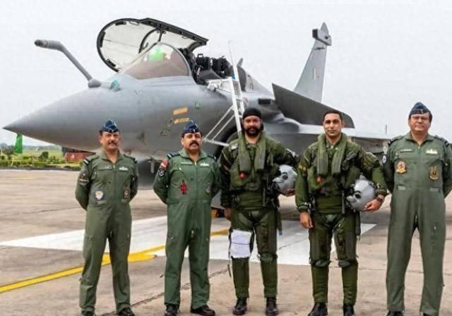 距离中国30公里，多了一座空军基地，对于印度，果然不能掉以轻心。中印关系缓和后，